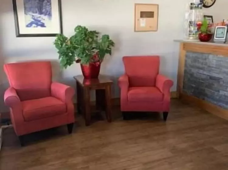 ホテル Glacier Mountain Lodge