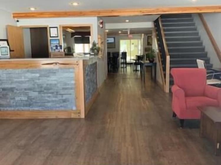 ホテル Glacier Mountain Lodge