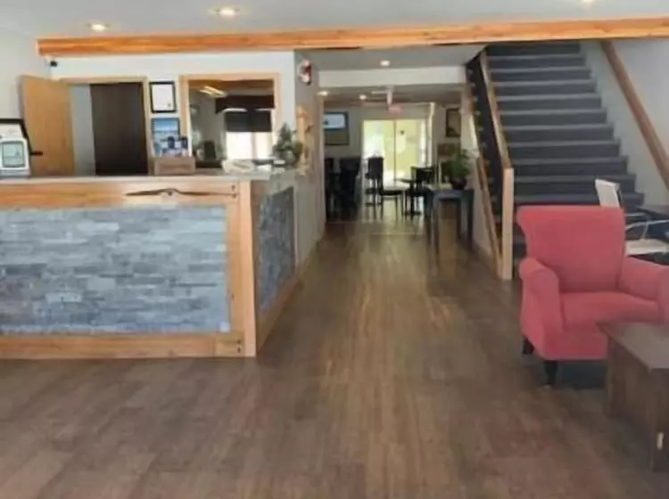 ホテル Glacier Mountain Lodge