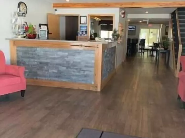 ホテル Glacier Mountain Lodge