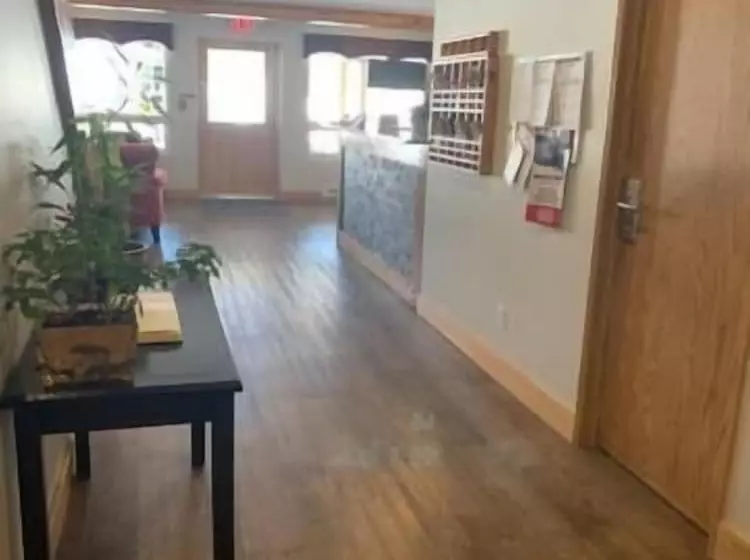 ホテル Glacier Mountain Lodge