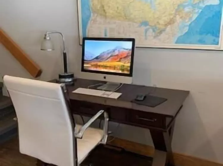 ホテル Glacier Mountain Lodge