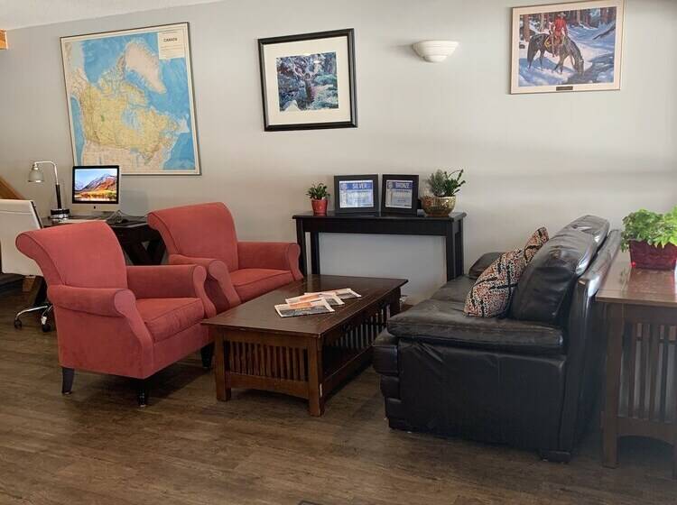 ホテル Glacier Mountain Lodge