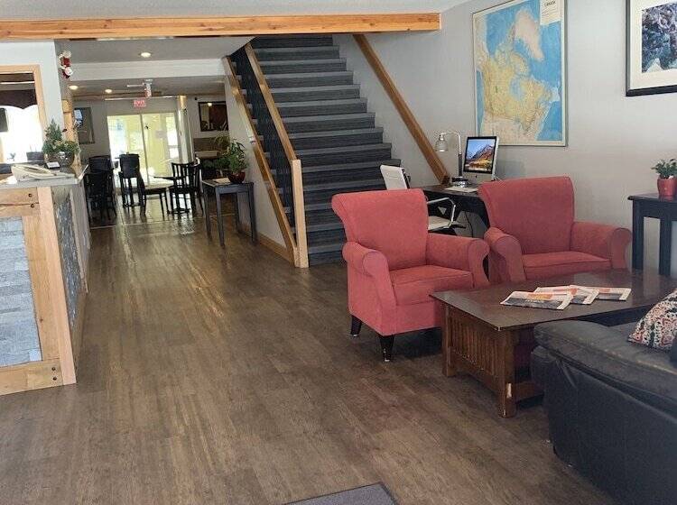 ホテル Glacier Mountain Lodge