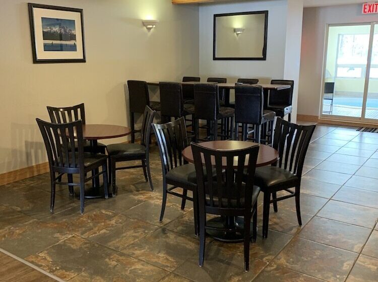 ホテル Glacier Mountain Lodge