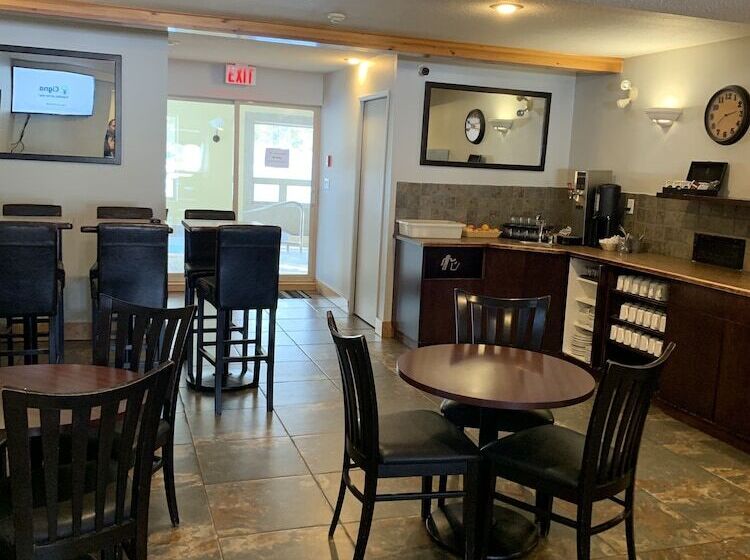 ホテル Glacier Mountain Lodge