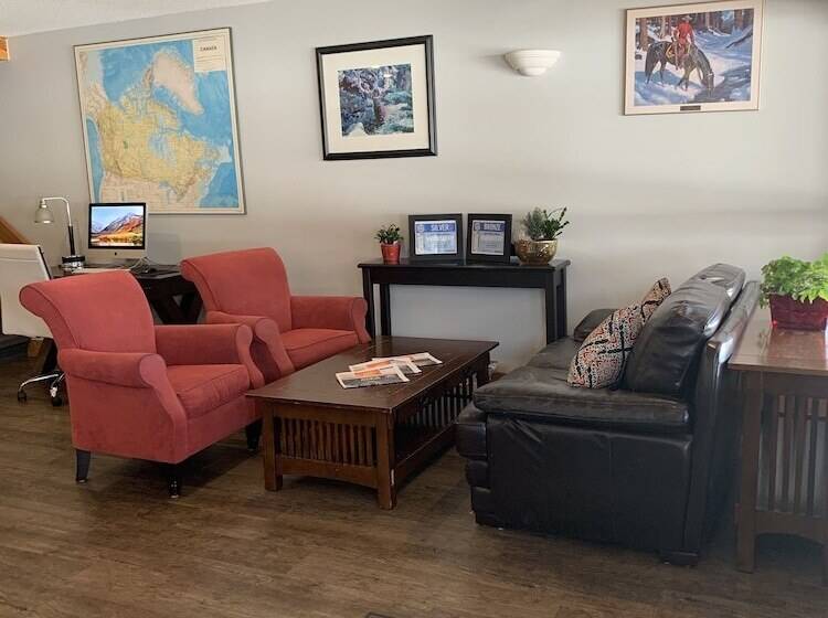 ホテル Glacier Mountain Lodge