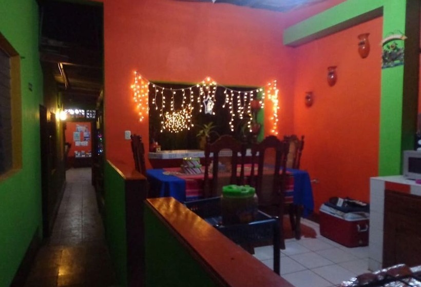 هتل Hostal Leyendas