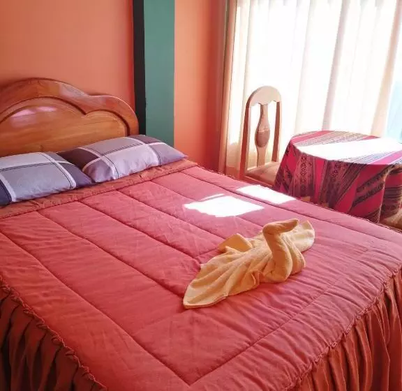 هتل Olas Del Titicaca Backpackers Hostel