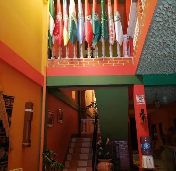 هتل Olas Del Titicaca Backpackers Hostel