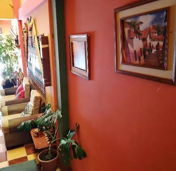 هتل Olas Del Titicaca Backpackers Hostel