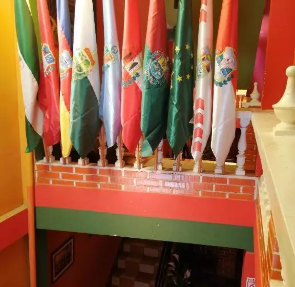 هتل Olas Del Titicaca Backpackers Hostel