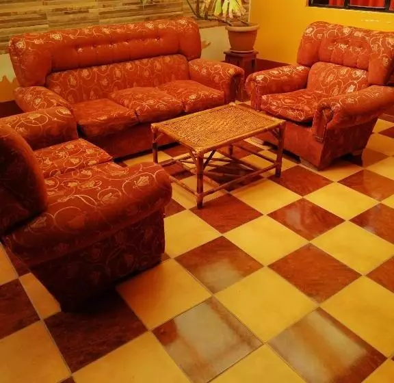 هتل Olas Del Titicaca Backpackers Hostel