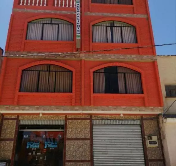 هتل Olas Del Titicaca Backpackers Hostel