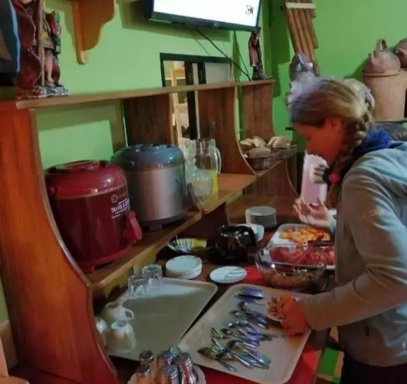 هتل Olas Del Titicaca Backpackers Hostel