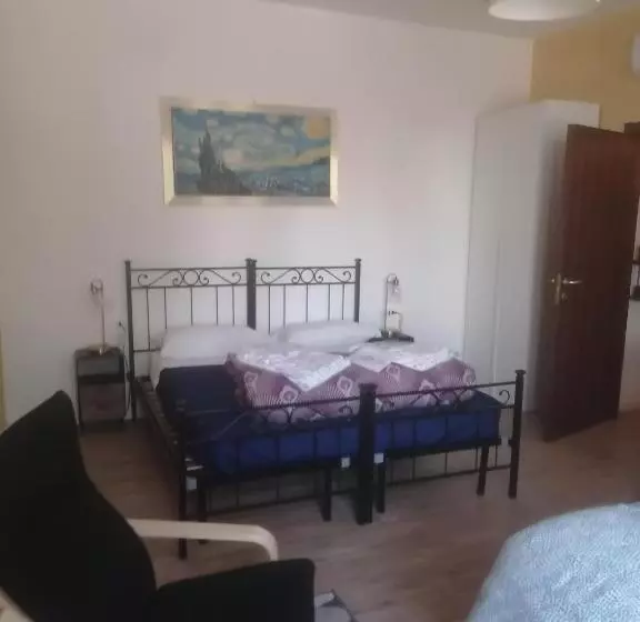 تختخواب و صبحانه Emmanueli65 Fronte Clinica Per 5 Matrimoniale 2 Singoli 1 Divano Letto