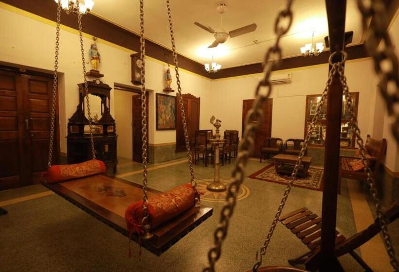 تختخواب و صبحانه Royal Stay Vintage