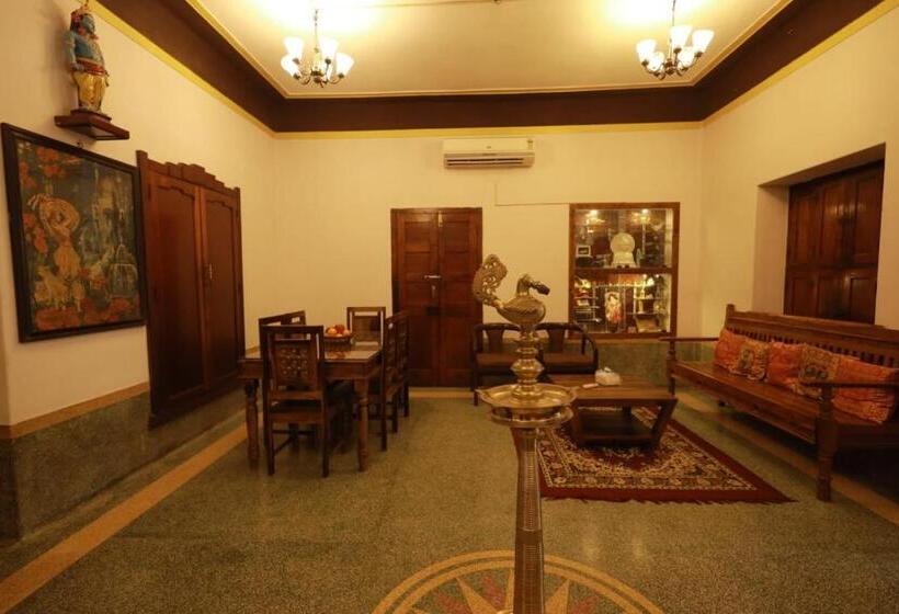 تختخواب و صبحانه Royal Stay Vintage