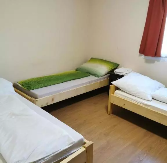 ベッドアンドブレックファースト Strand Motel, Vígadó Csárda