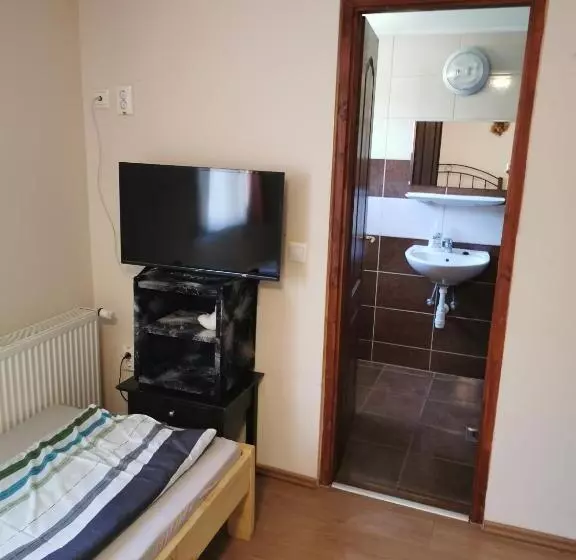 ベッドアンドブレックファースト Strand Motel, Vígadó Csárda