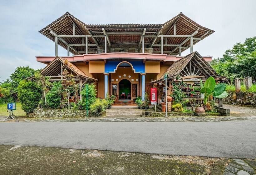 Отель Oyo Homes 90996 Desa Wisata Pulesari