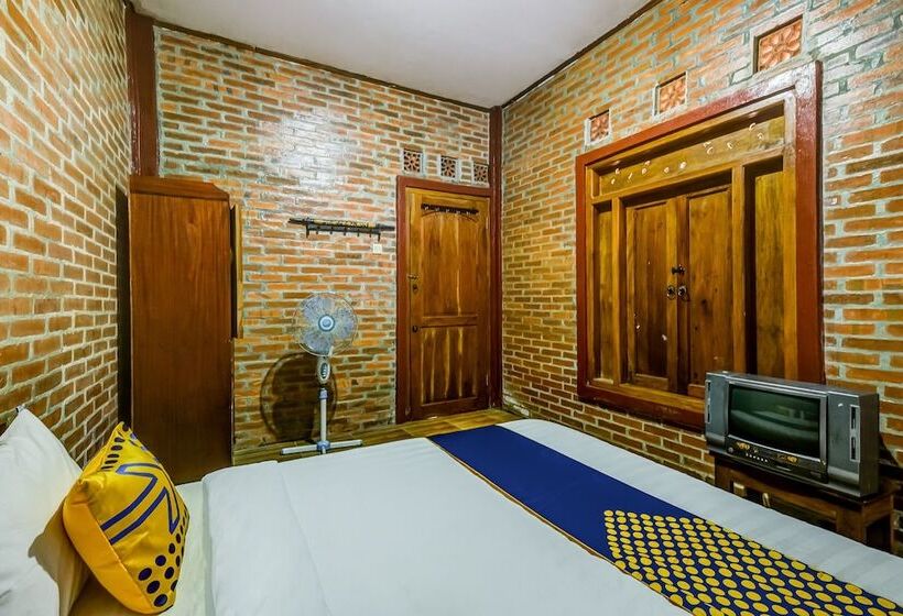 Отель Oyo Homes 90996 Desa Wisata Pulesari