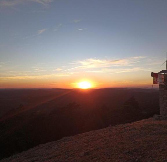 پانسیون Hostal Restaurante Serrania