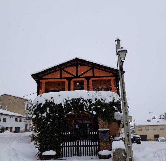 پانسیون Hostal Restaurante Serrania