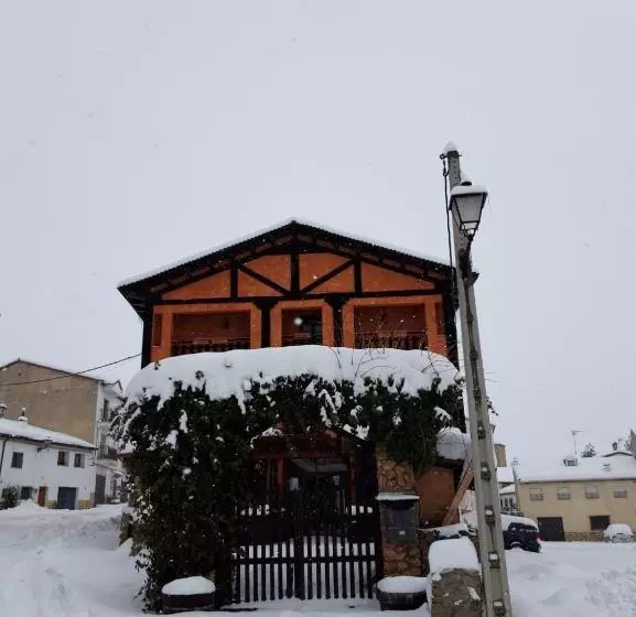پانسیون Hostal Restaurante Serrania