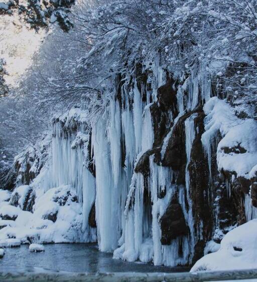 پانسیون Hostal Restaurante Serrania