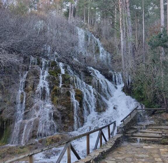 پانسیون Hostal Restaurante Serrania