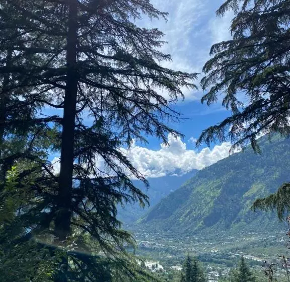 Retkeilymaja Tag S Stay, Naggar