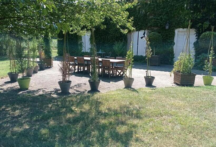 ベッドアンドブレックファースト Le Château De Roquebère