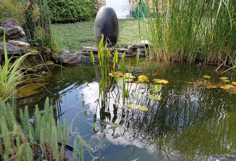 ベッドアンドブレックファースト Le Château De Roquebère