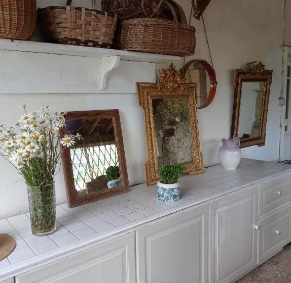 ベッドアンドブレックファースト Le Château De Roquebère