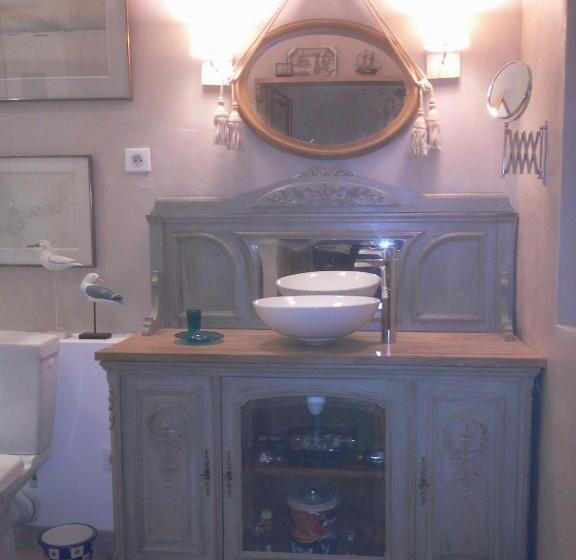 ベッドアンドブレックファースト Le Château De Roquebère