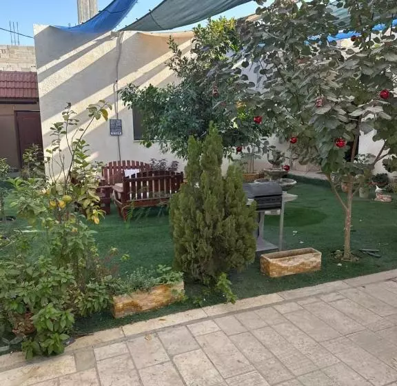 تختخواب و صبحانه Steele Honey