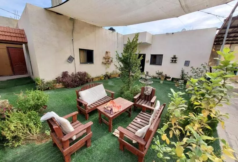 تختخواب و صبحانه Steele Honey