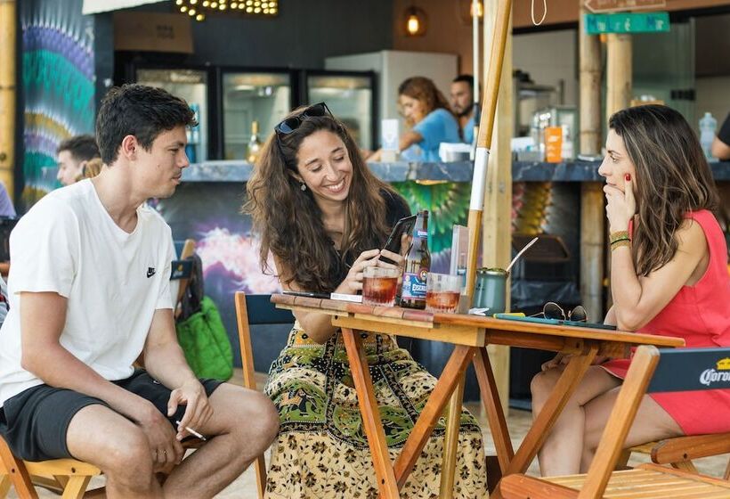 הוסטל Graffi Beach House