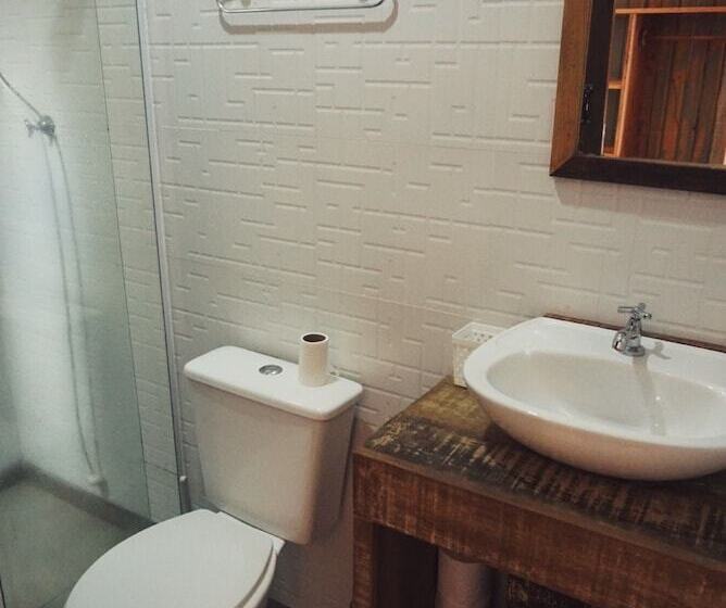 הוסטל Graffi Beach House