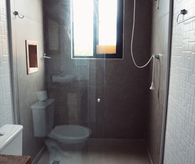 הוסטל Graffi Beach House