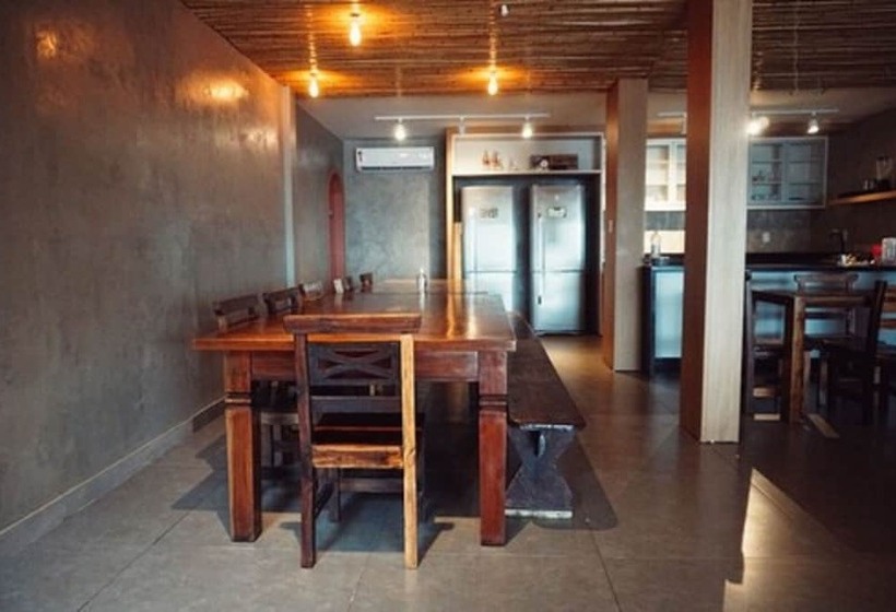 הוסטל Graffi Beach House