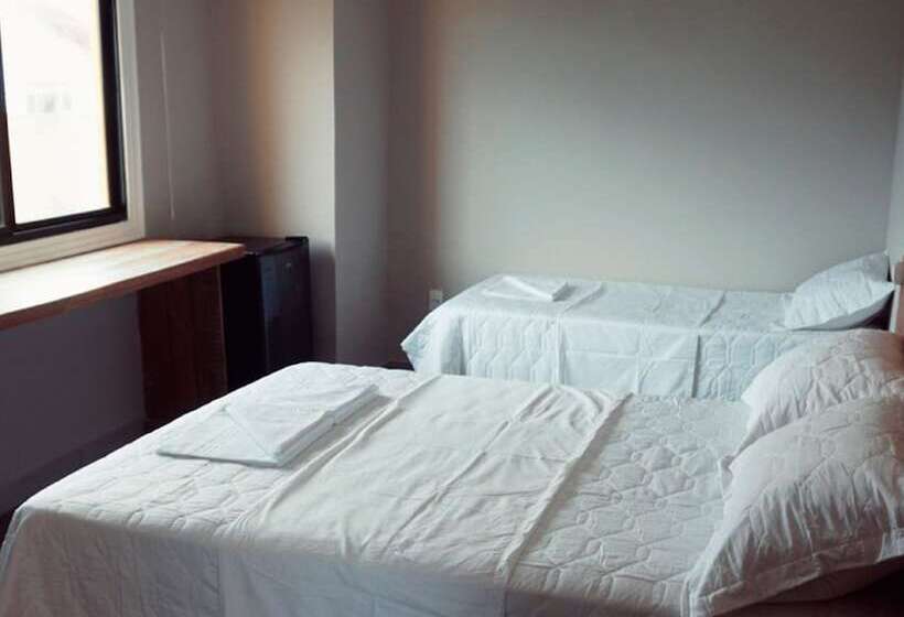 הוסטל Graffi Beach House