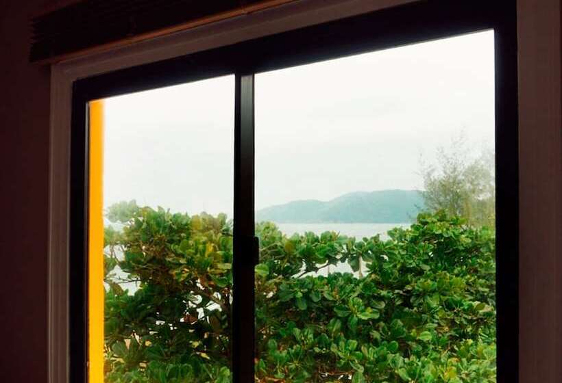 הוסטל Graffi Beach House