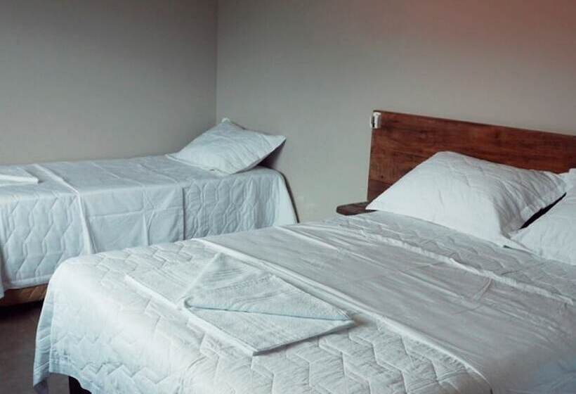 הוסטל Graffi Beach House