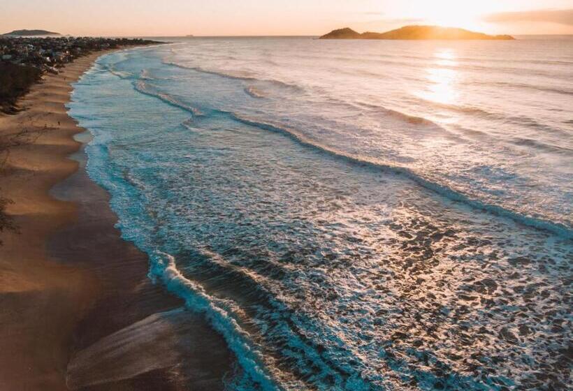 הוסטל Graffi Beach House