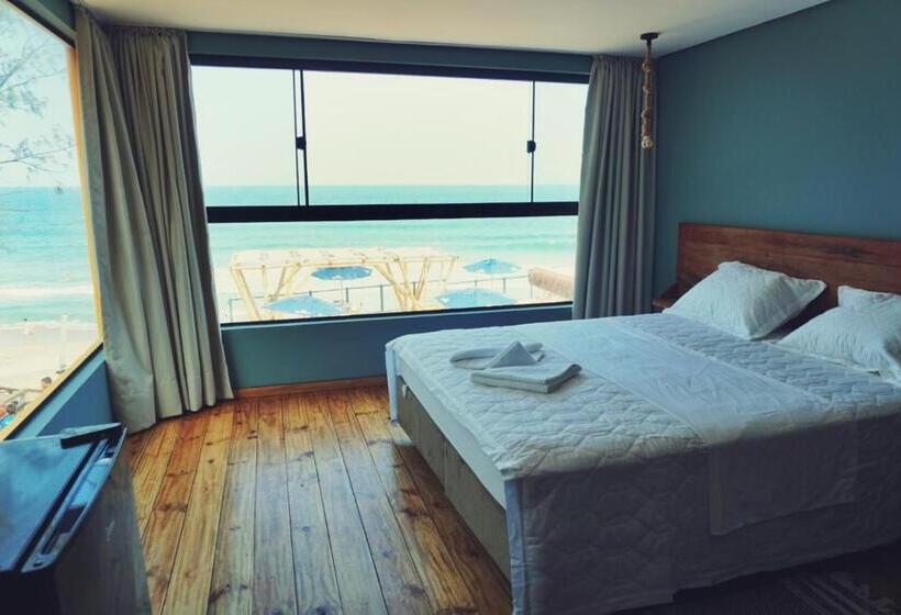 הוסטל Graffi Beach House