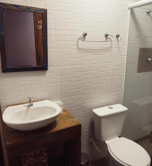 הוסטל Graffi Beach House