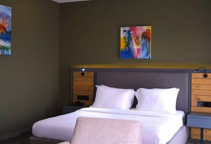 Aitch Boutique Hotel   An Lih