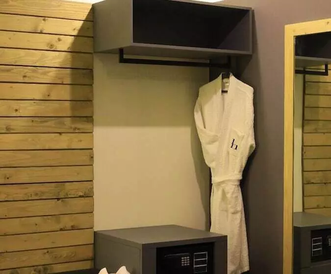 Aitch Boutique Hotel   An Lih